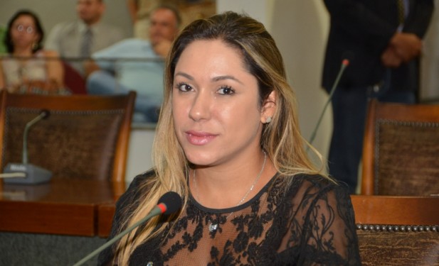 Luana Ribeiro sai em defesa da parcela única para a data-base; CCJ discutirá o projeto de lei na tarde de hoje