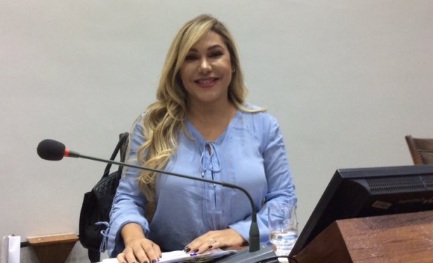 Luana Ribeiro comemora prorrogação do Concurso da Polícia Civil