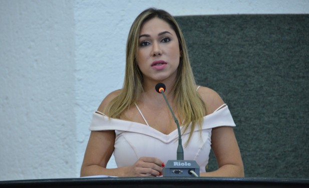 Projeto de Lei de Luana Ribeiro estabelece multa para quem divulgar Fake News sobre pandemia