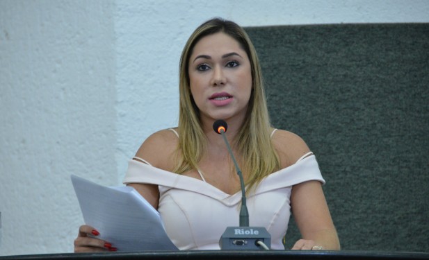 Luana critica Governo pela redução de R$ 30 milhões no orçamento da Segurança e da Saúde