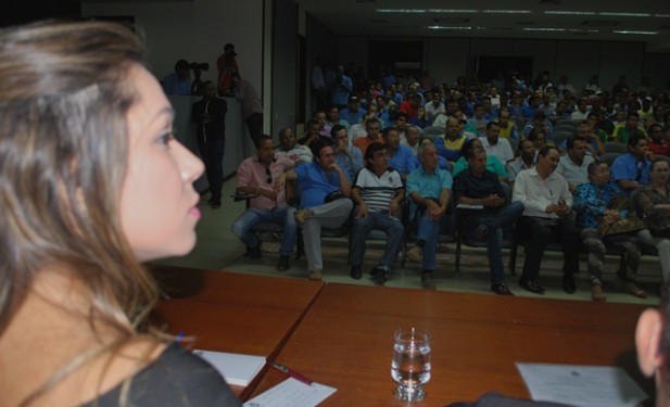 Luana defende população que precisa das vans e destaca questão social e cultural durante audiência