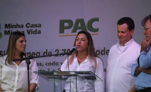 Com ministro Kassab, Luana Ribeiro participa da entrega de 400 unidades habitacionais em Colinas