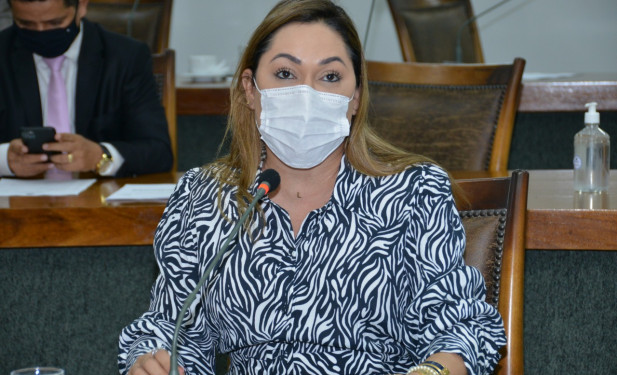 Luana Ribeiro propõe política de conscientização sobre a menstruação e de acesso a absorventes