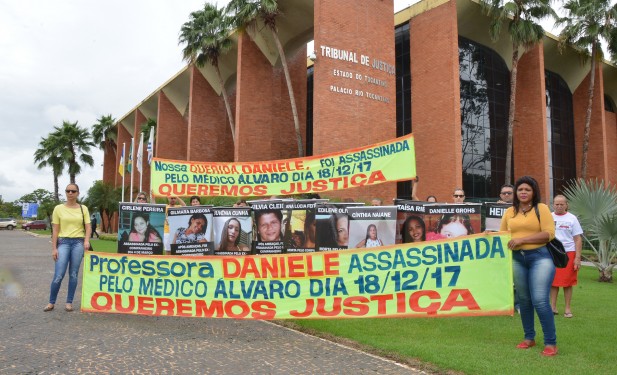 Luana Ribeiro participa de protesto por justiça a vítimas de feminicídio