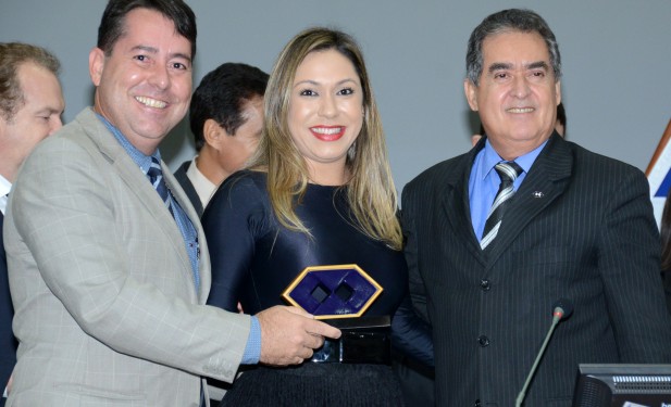 Luana preside sessão solene em comemoração aos 50 anos da profissão de administrador