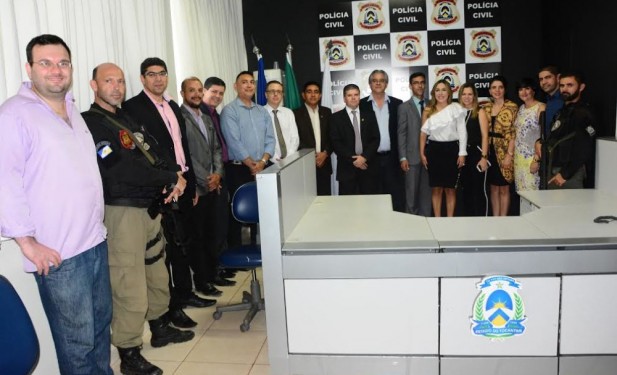 Luana participa da entrega da reforma de delegacias especializadas de Palmas; recursos foram garantidos pela deputada