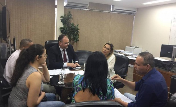 Com secretário da Fazenda, Luana defende isenção de ICMS para produtos da cesta básica
