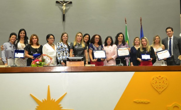Assembleia homenageia mulheres em sessão solene