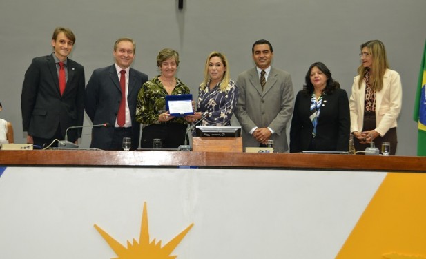 Luana participa de homenagem na Assembleia à Ulbra por seus 25 anos