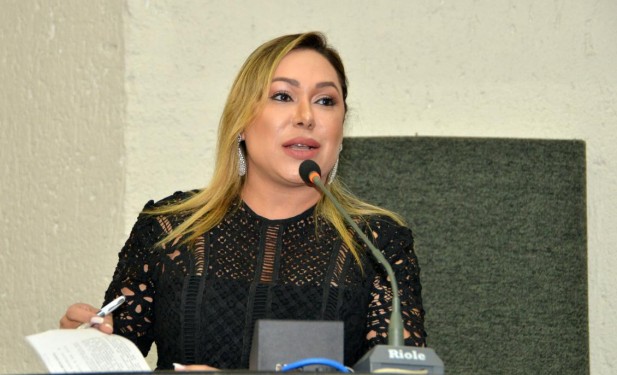 Meio ambiente, direitos salariais e taxas são temas de projetos de Luana Ribeiro