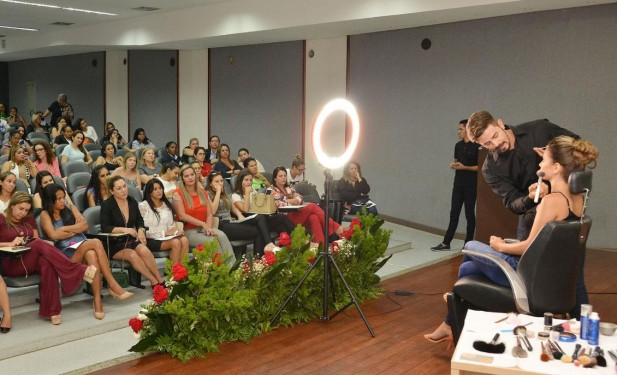Dia das Mães é comemorado com palestras para servidoras da AL