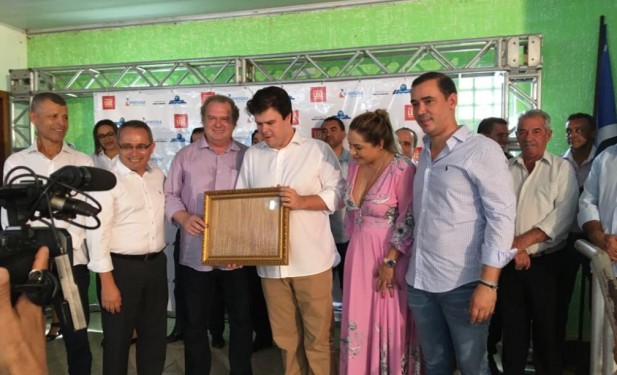 Luana Ribeiro participa da inauguração de obras do programa Luz para Todos em Arraias