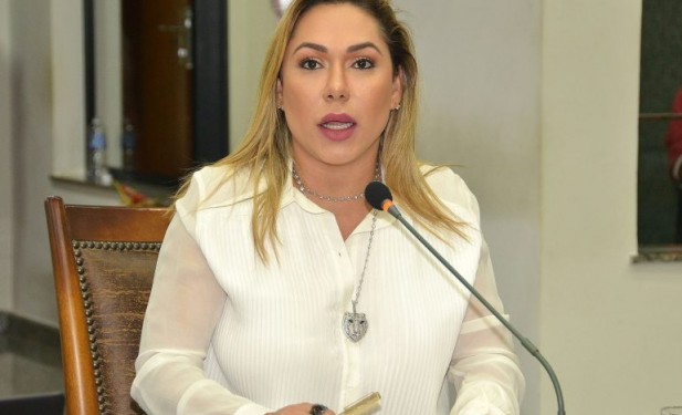Luana Ribeiro obtém garantia de empenho para reforma de hospital em Natividade e ambulância em Paranã