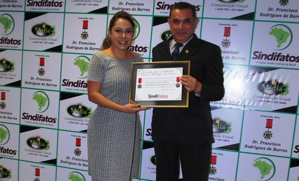 Luana recebe comenda por atuaçao parlamentar junto aos sindicatos
