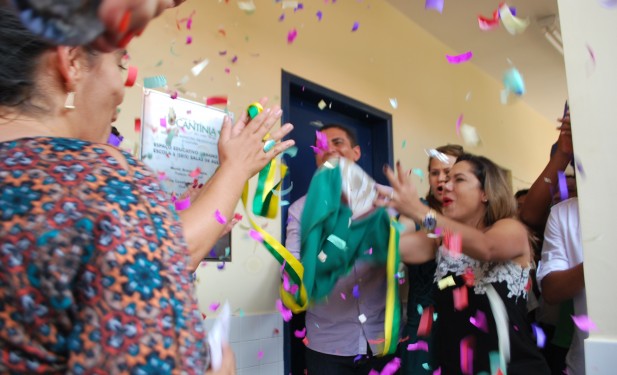 Luana participa da entrega de escola em assentamento de Tocantínia