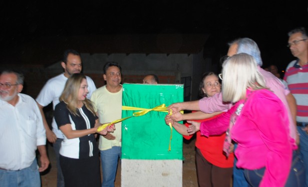 Luana participa de entrega de asfalto em Paraíso e agradece respeito à memória de João Ribeiro