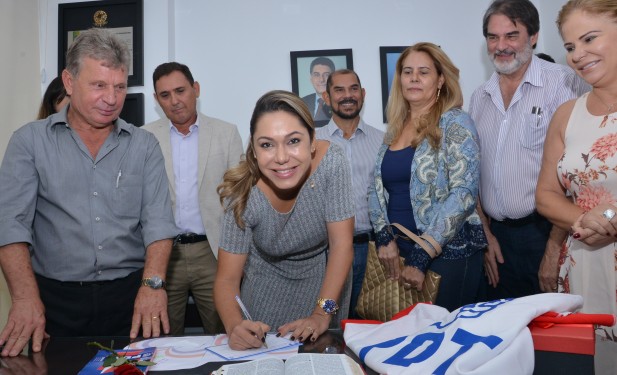 “Estou pronta para iniciar uma nova história”, diz Luana Ribeiro ao se filiar no PDT