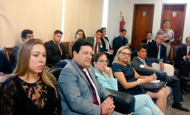 Luana participa de reunião com representantes da OAB e sugere agenda positiva para a segurança pública