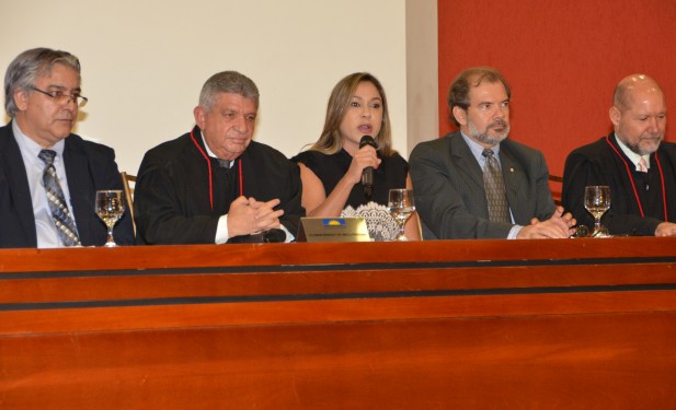 Luana participa de posse de promotores de Justiça