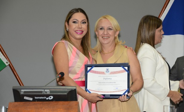 Luana destaca conquistas e desafios das mulheres em dia de homenagem