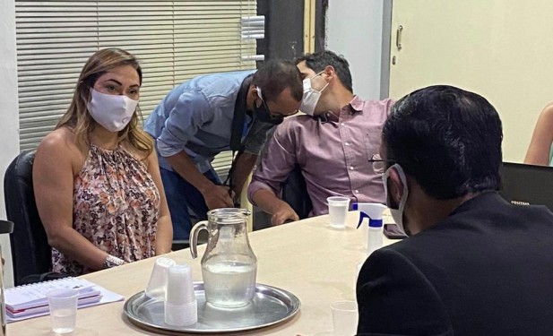 Na ADETUC, Luana Ribeiro participa de reunião com representantes do setor de eventos de Palmas