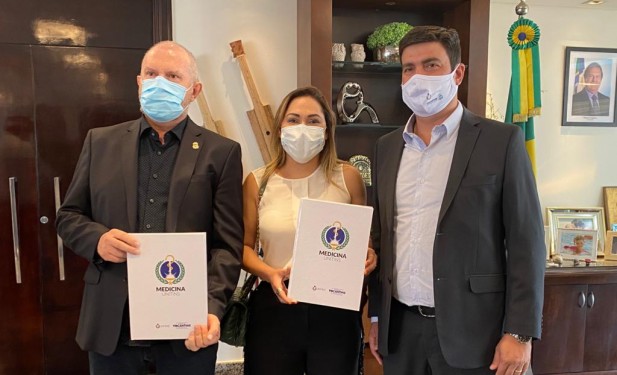 Luana Ribeiro destaca fomento à educação e firma compromisso com implantação do curso de medicina da Unitins