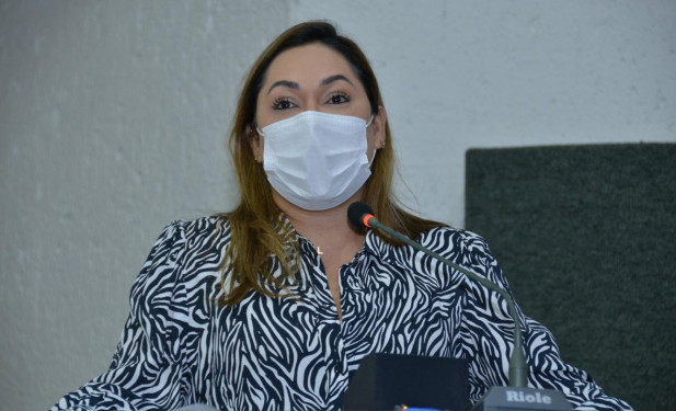 Luana Ribeiro defende flexibilização do horário de funcionamento de bares e restaurantes em Palmas